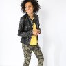 Studio Artist Pict